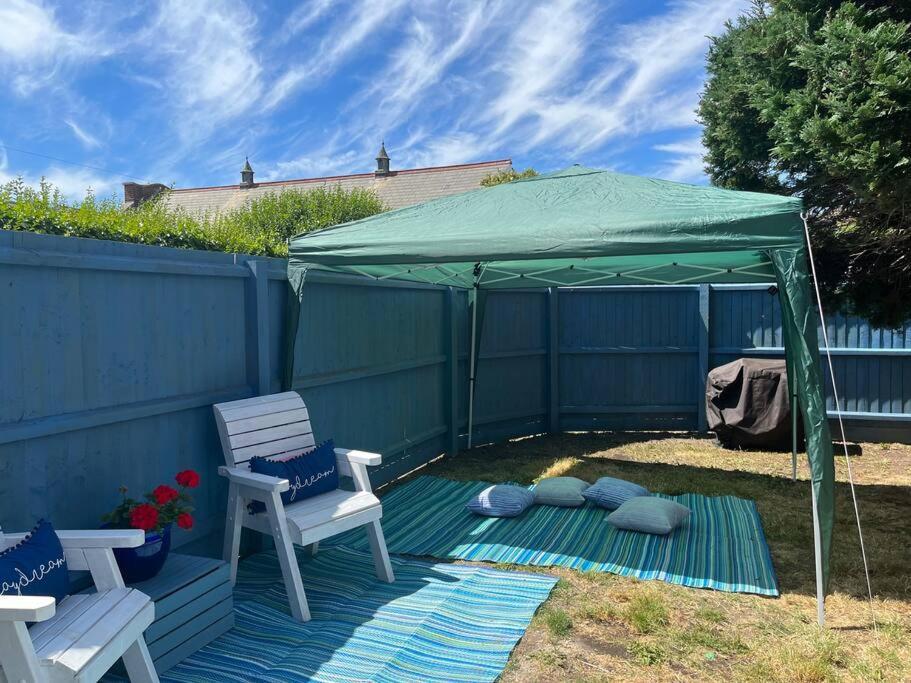 Beach Home With Garden, Close To New Forest ボーンマス エクステリア 写真