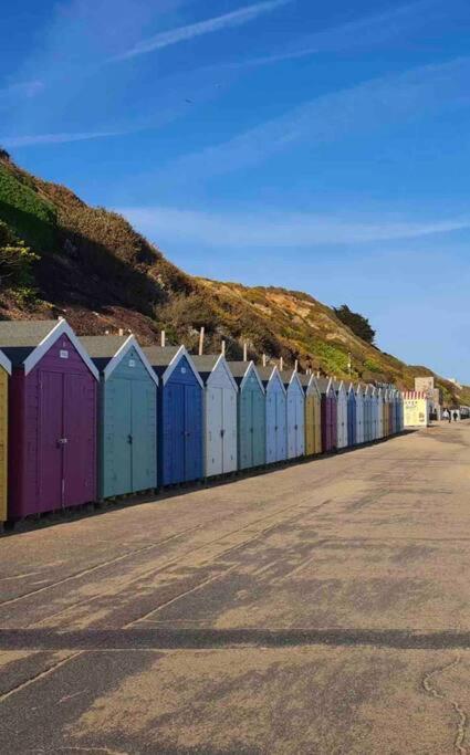 Beach Home With Garden, Close To New Forest ボーンマス エクステリア 写真